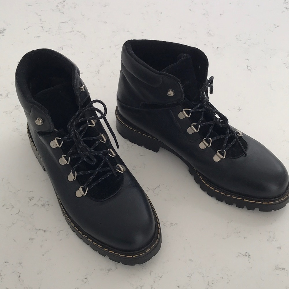 SOREL LEATHER AND SUEDE BOOT 8.5